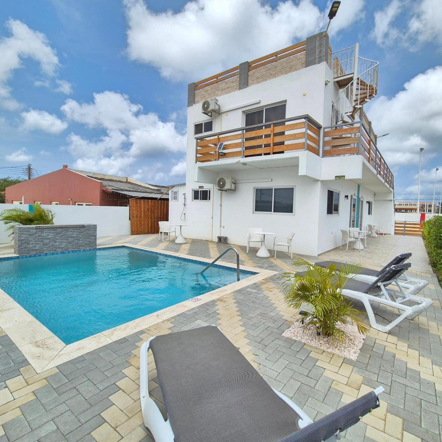 Ocean Breeze Apartments In Aruba Oranjestad Eksteriør billede